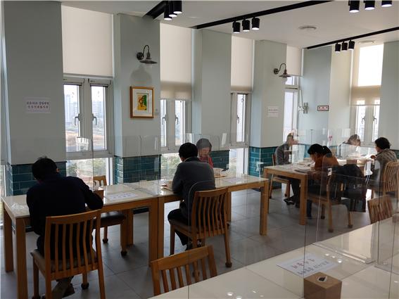 식당 아크릴 가림막 설치